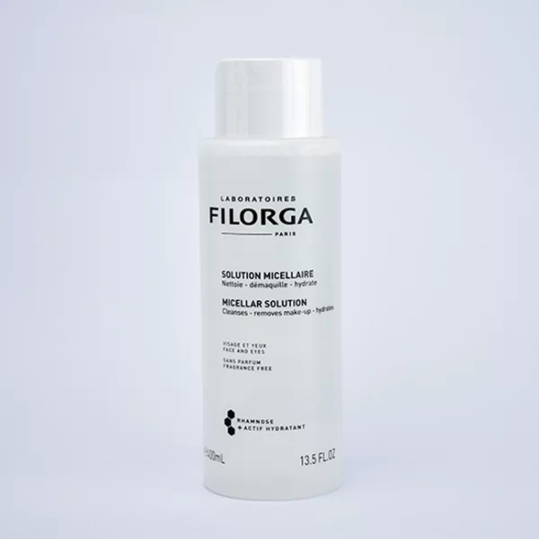 Solución Micelar Anti-Age 400 ml, de Filorga, Es el desmaquillante y limpiador facial que tu rostro necesita, lo mejor de todo es que también funciona como limpiador de ojos.